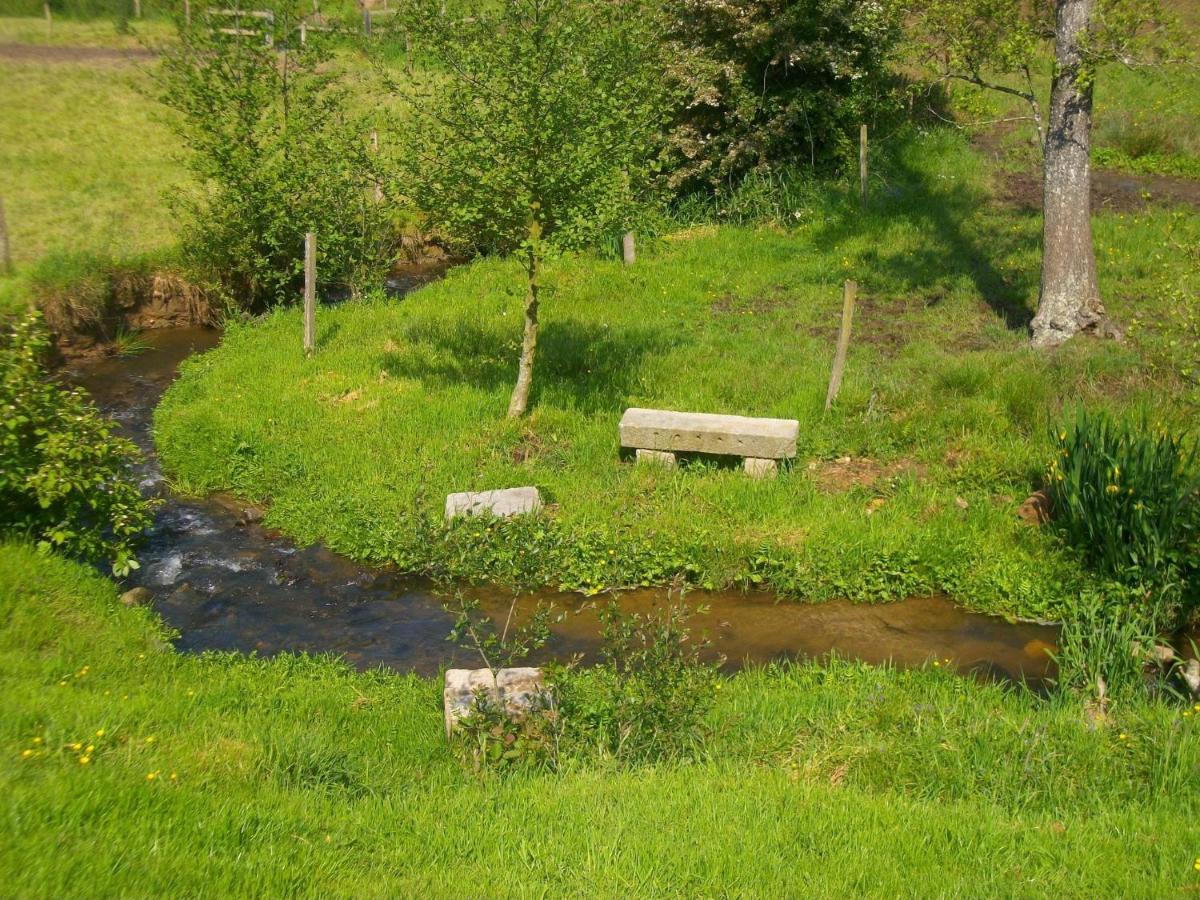 Cosy Chalet With Private Garden In Normandy Isigny-le-Buat Eksteriør bilde