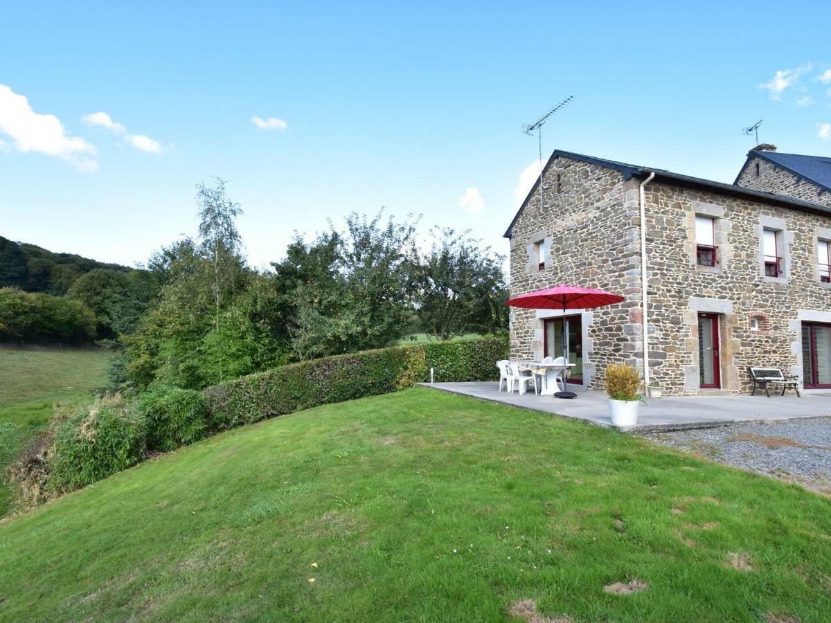 Cosy Chalet With Private Garden In Normandy Isigny-le-Buat Eksteriør bilde
